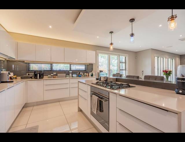 4 BEDROOM TOWNHOUSE FOR SALE IN IZINGA